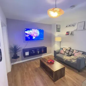  Apartment Lively 1 Bed In Buzzing East London!